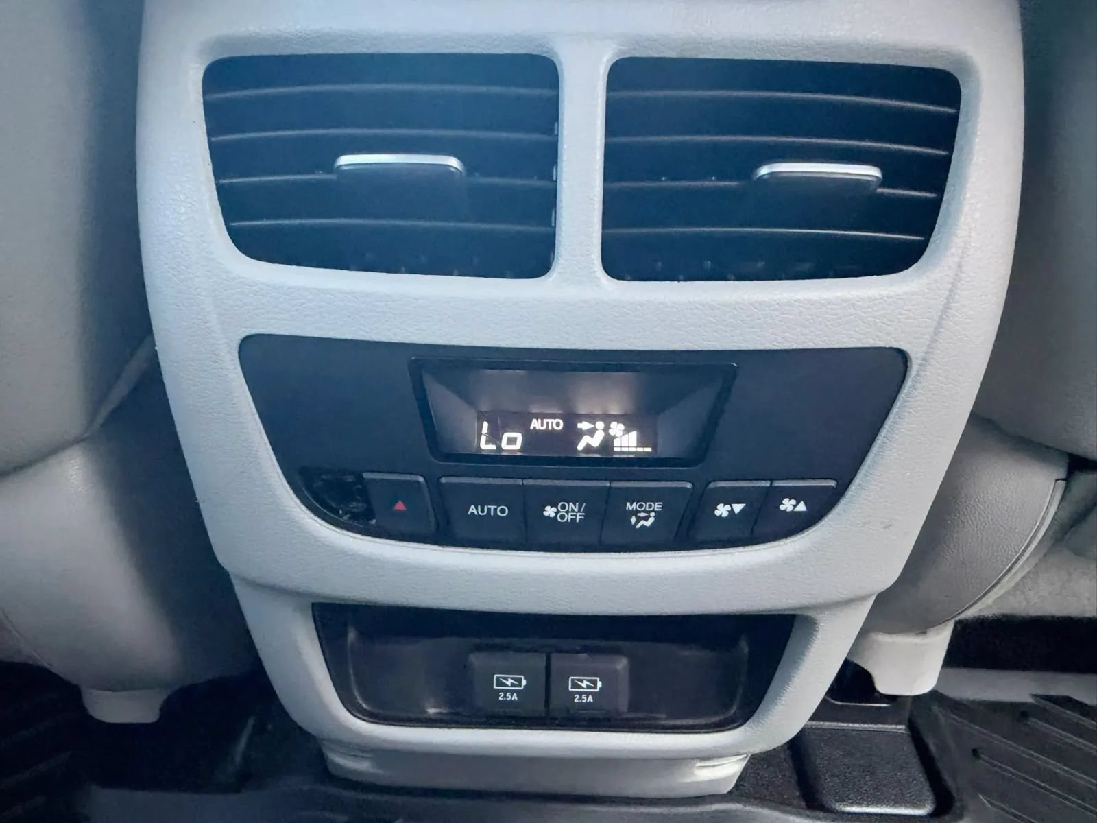 Used 2017 Acura MDX SH-AWD image 18