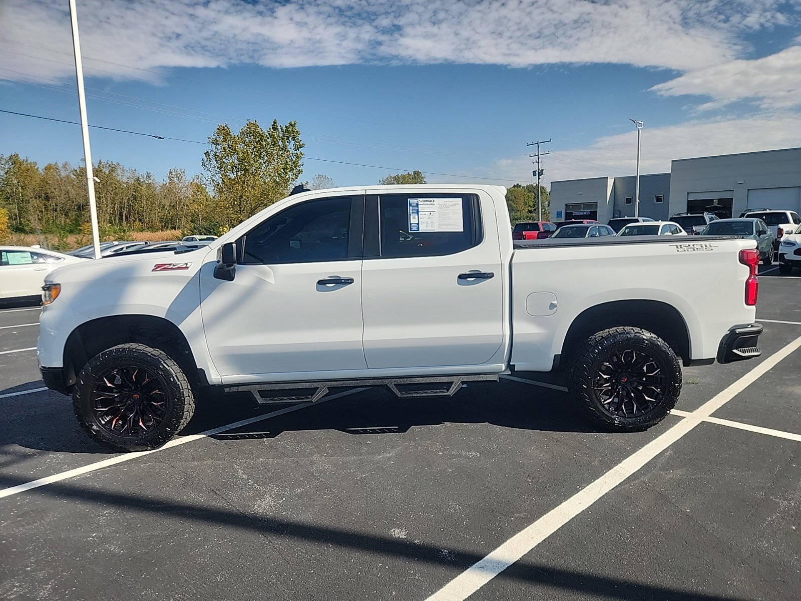 Used 2024 Chevrolet Silverado 1500 LT Trail Boss w/ LT Trail Boss Premium Package AWD/4WD image 3