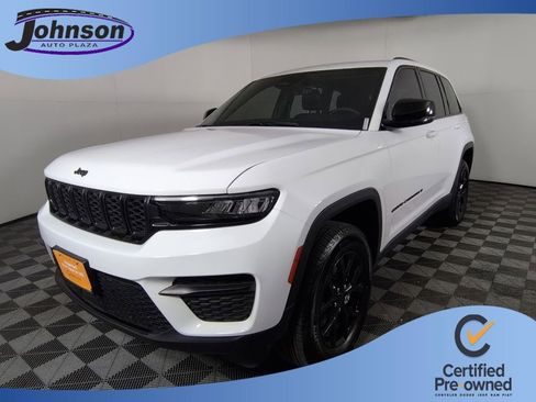Certified 2025 Jeep Grand Cherokee Altitude AWD/4WD image 1