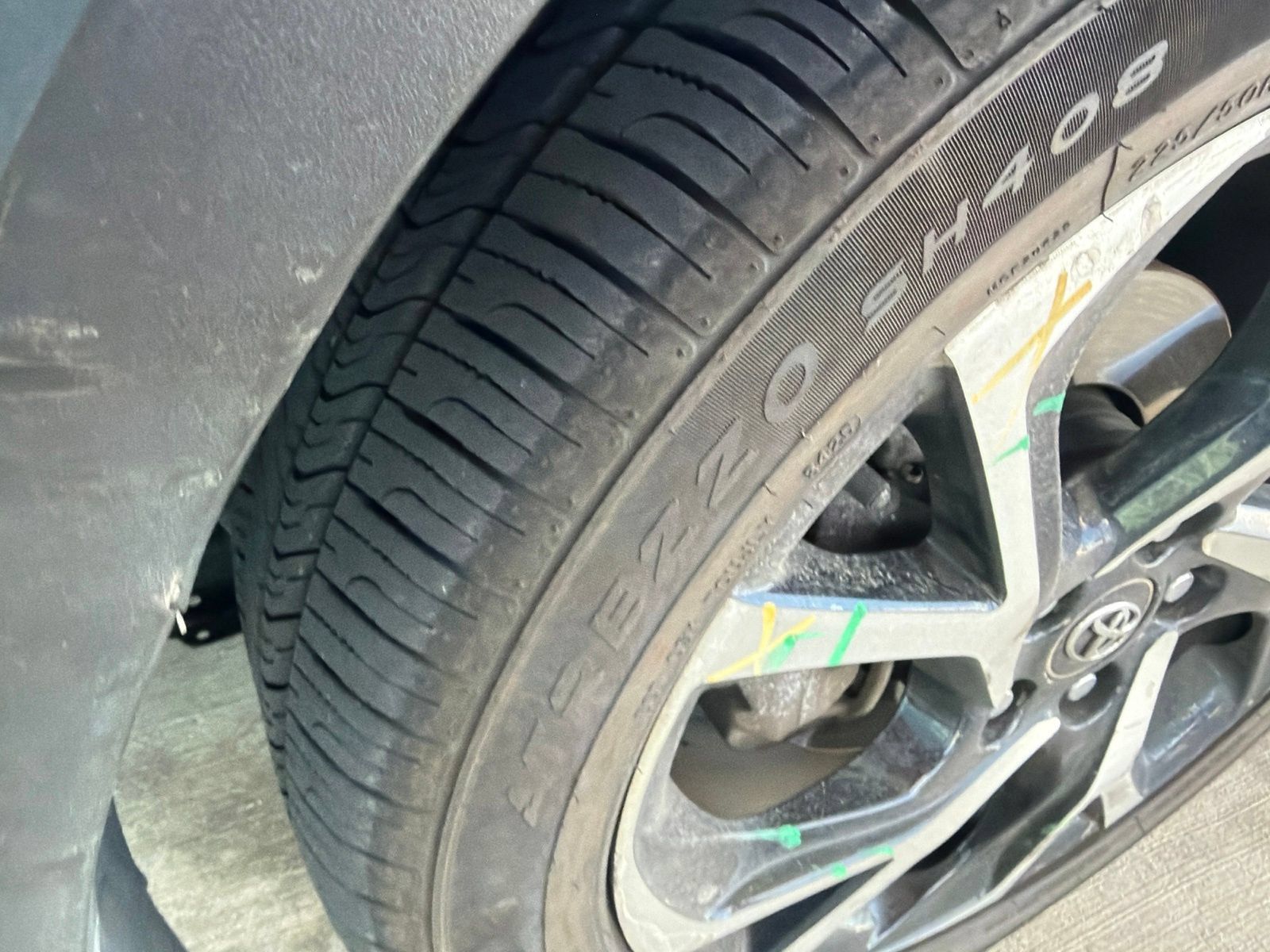 Used 2019 Toyota C-HR Limited FWD image 3