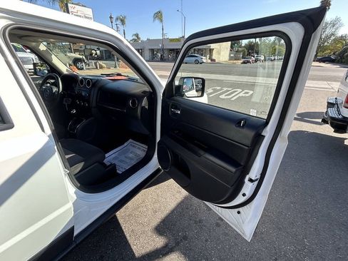 Used 2017 Jeep Patriot Sport w/ Power Value Group FWD image 19