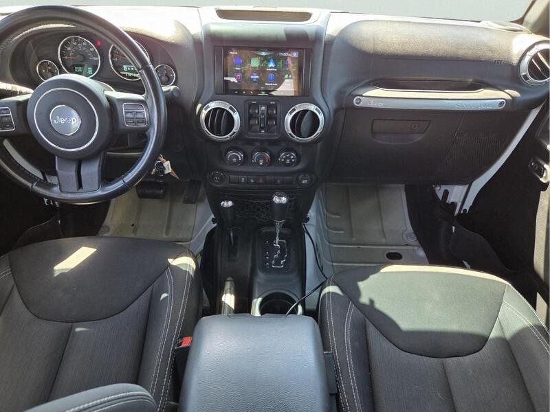 Used 2015 Jeep Wrangler Unlimited Rubicon w/ Connectivity Group AWD/4WD image 14