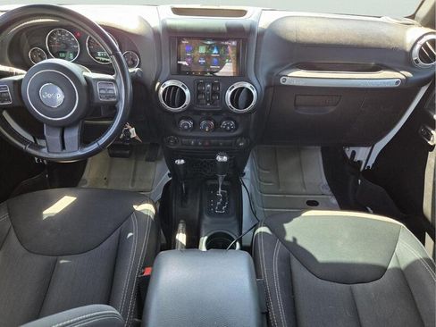 Used 2015 Jeep Wrangler Unlimited Rubicon w/ Connectivity Group AWD/4WD image 14