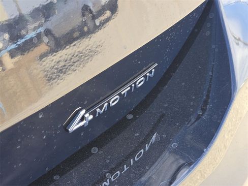 New 2026 Volkswagen Tiguan SE image 9