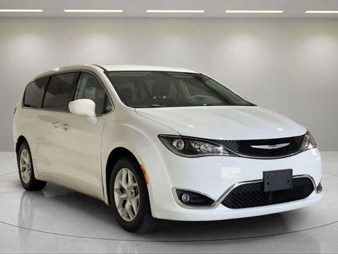 Used 2018 Chrysler Pacifica Touring Plus w/ Tire & Wheel Group FWD image 1