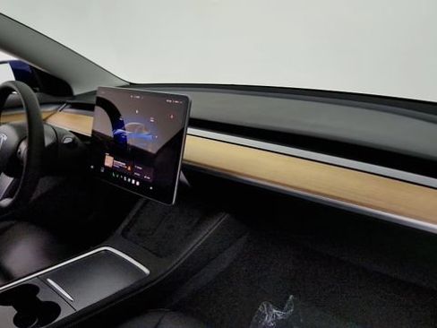 Used 2023 Tesla Model 3 Standard Range RWD image 31