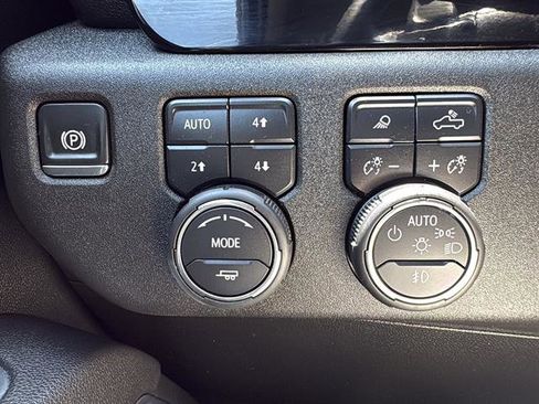 Used 2025 Chevrolet Silverado 1500 LTZ AWD/4WD image 21