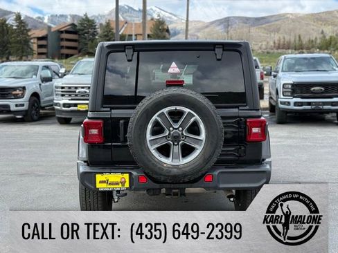 Used 2022 Jeep Wrangler Unlimited Sahara w/ LED Lighting Group AWD/4WD image 4