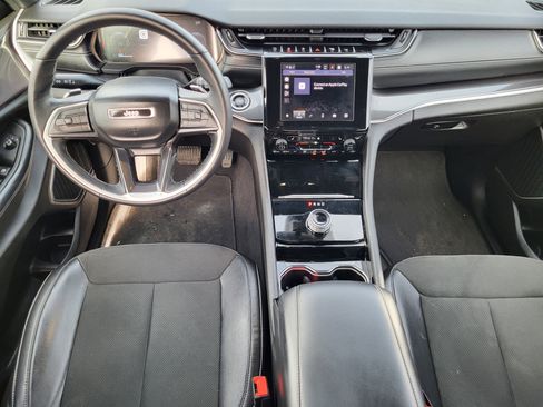 Used 2022 Jeep Grand Cherokee L Laredo image 9