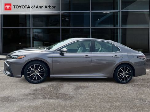 Used 2024 Toyota Camry SE FWD image 8