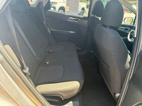 Used 2023 Kia Sportage LX FWD image 7