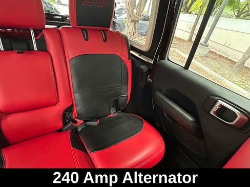 Used 2018 Jeep Wrangler Unlimited Sahara AWD/4WD image 13