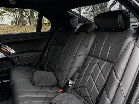 Used 2026 BMW i7 xDrive60 w/ Executive Package image 15