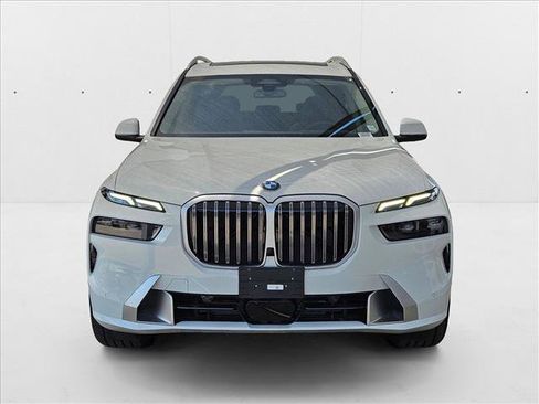 Used 2026 BMW X7 xDrive40i w/ Premium Package image 2