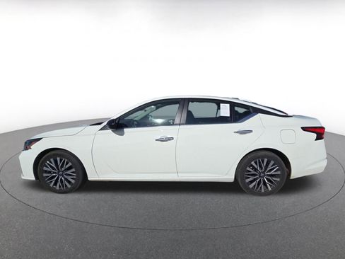 Used 2025 Nissan Altima 2.5 SV image 6