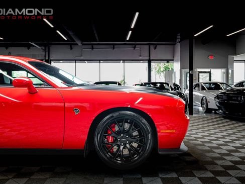 Used 2015 Dodge Challenger SRT Hellcat RWD image 31