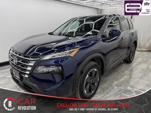 Used 2024 Nissan Rogue SV image 3