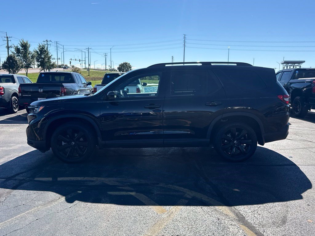 Certified 2025 Honda Pilot Black Edition image 8