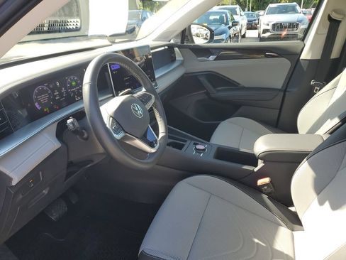 Certified 2026 Volkswagen Tiguan SE AWD/4WD image 24