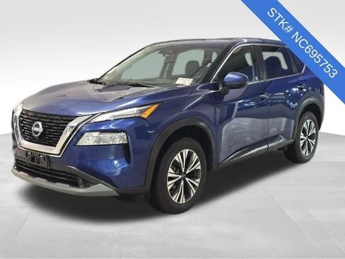 Used 2022 Nissan Rogue SV image 3