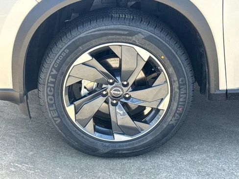 Used 2025 Nissan Rogue SV AWD/4WD image 5