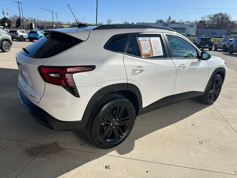 Used 2025 Chevrolet Trax ACTIV w/ Sunroof Package image 7