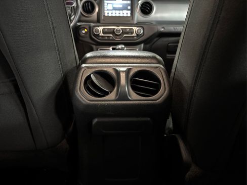 Used 2022 Jeep Wrangler Unlimited Sport image 29