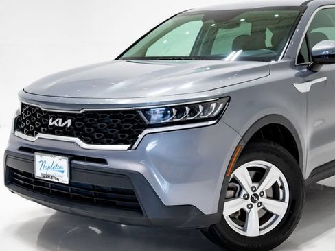 Certified 2023 Kia Sorento LX AWD/4WD image 2