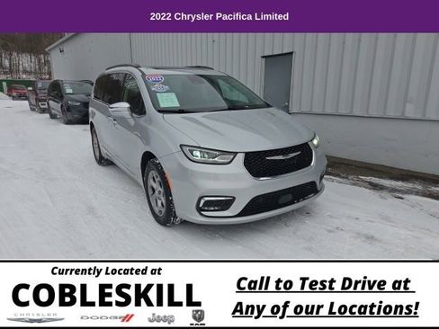 Used 2022 Chrysler Pacifica Limited image 1