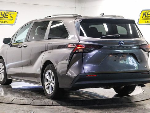 Used 2024 Toyota Sienna XLE w/ XLE Plus Package AWD/4WD image 8