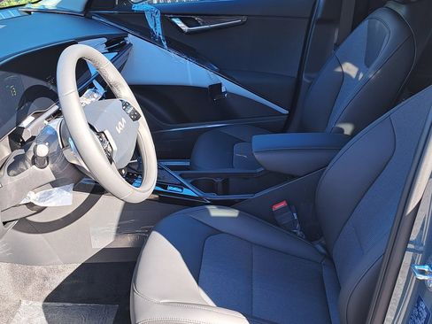 New 2025 Kia Niro EX Touring image 12