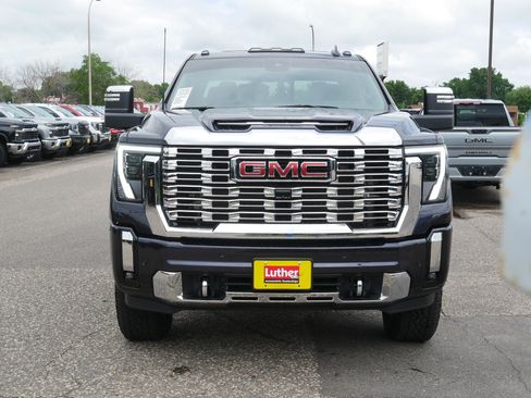 Used 2025 GMC Sierra 3500 Denali w/ Denali Reserve Package AWD/4WD image 2
