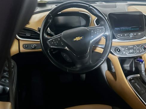 Used 2018 Chevrolet Volt Premier w/ Driver Confidence Package image 17