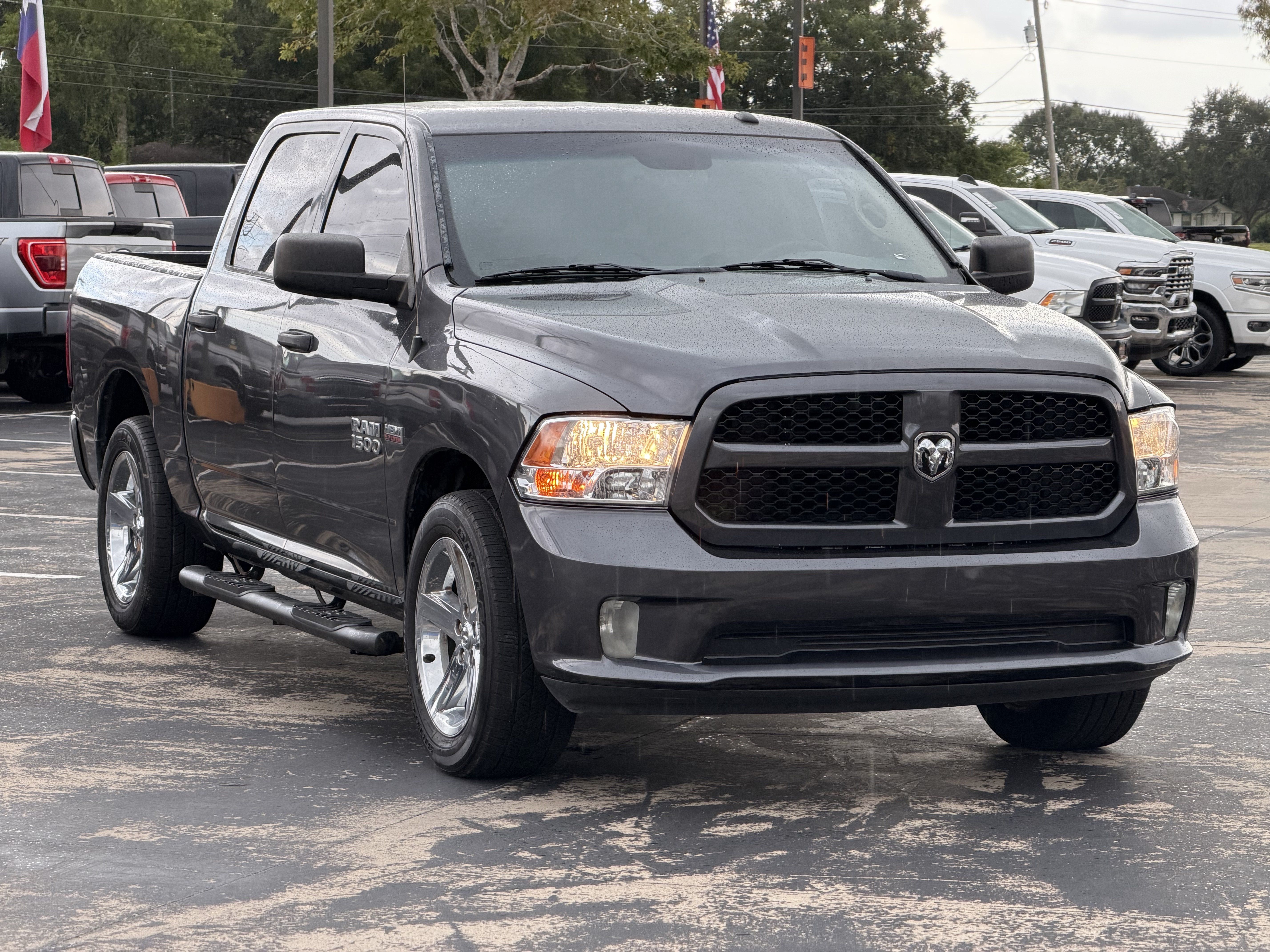 Used 2016 RAM 1500 Express RWD image 3