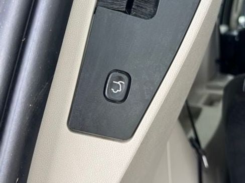 Used 2015 Dodge Grand Caravan SXT w/ UConnect Hands-Free Group FWD image 26