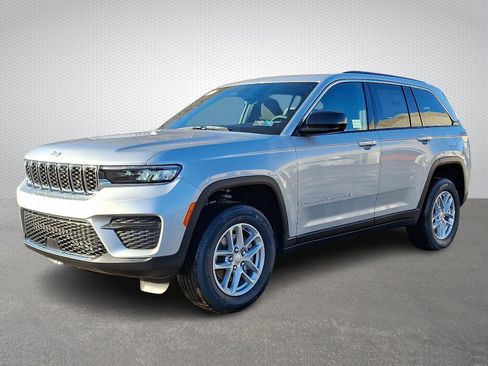 New 2025 Jeep Grand Cherokee Laredo X image 3