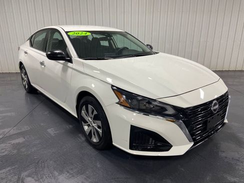 Used 2024 Nissan Altima 2.5 S image 2