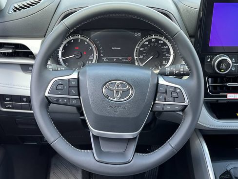 New 2026 Toyota Highlander XLE AWD/4WD image 11