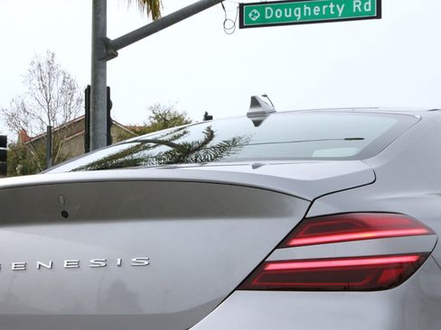 Used 2022 Genesis G70 2.0T image 10