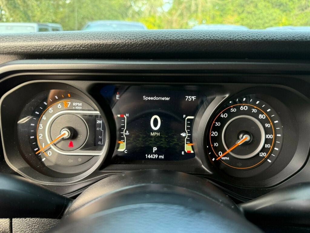 Used 2025 Jeep Gladiator Sport AWD/4WD image 4
