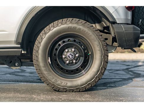 Used 2022 Ford Bronco Black Diamond image 5