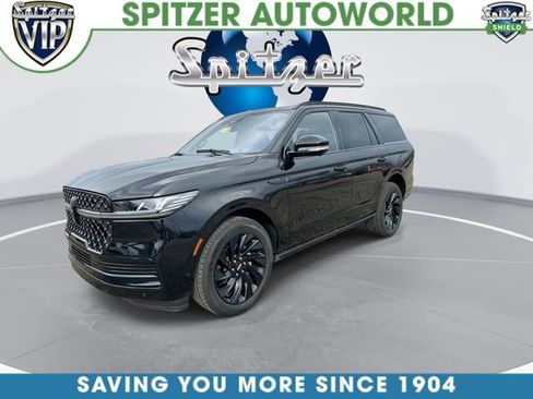 Used 2025 Lincoln Navigator Reserve w/ Jet Appearance Package image 4