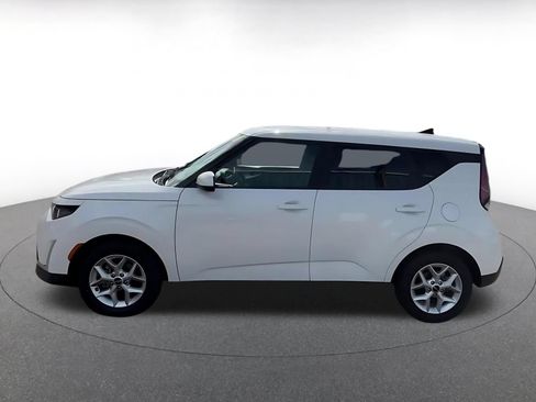 Used 2025 Kia Soul LX w/ LX Technology Package FWD image 8