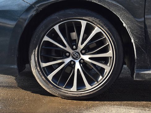 Used 2020 Toyota Camry SE image 32