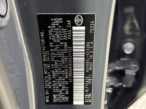 Used 2025 Toyota Camry SE image 33