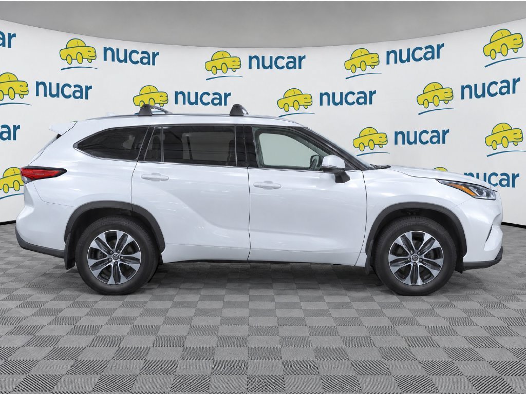 Used 2020 Toyota Highlander XLE AWD/4WD image 8