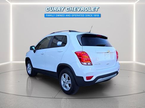 Used 2022 Chevrolet Trax LT w/ LT Convenience Package image 2