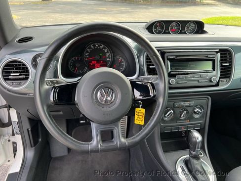 Used 2012 Volkswagen Beetle Launch Edition image 7