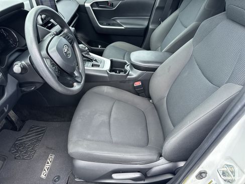 Used 2023 Toyota RAV4 LE AWD/4WD image 10