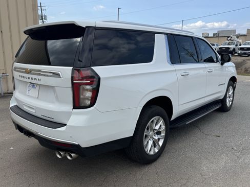 Used 2022 Chevrolet Suburban Premier AWD/4WD image 7